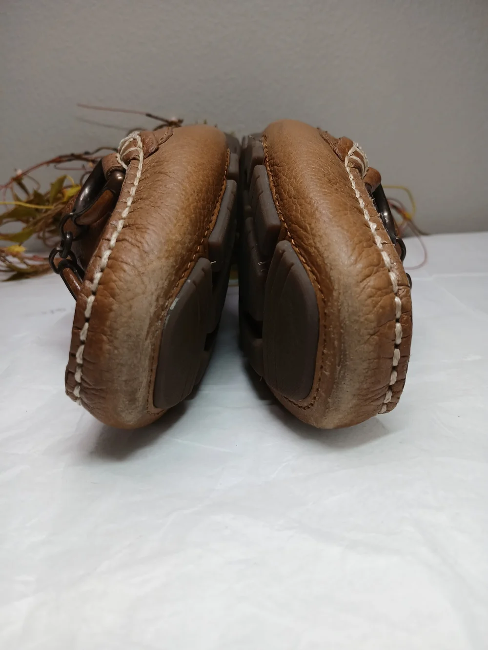 Hush Puppies Women's Brown Leather Bit-Accent Loafers *Scuffing Under Front*